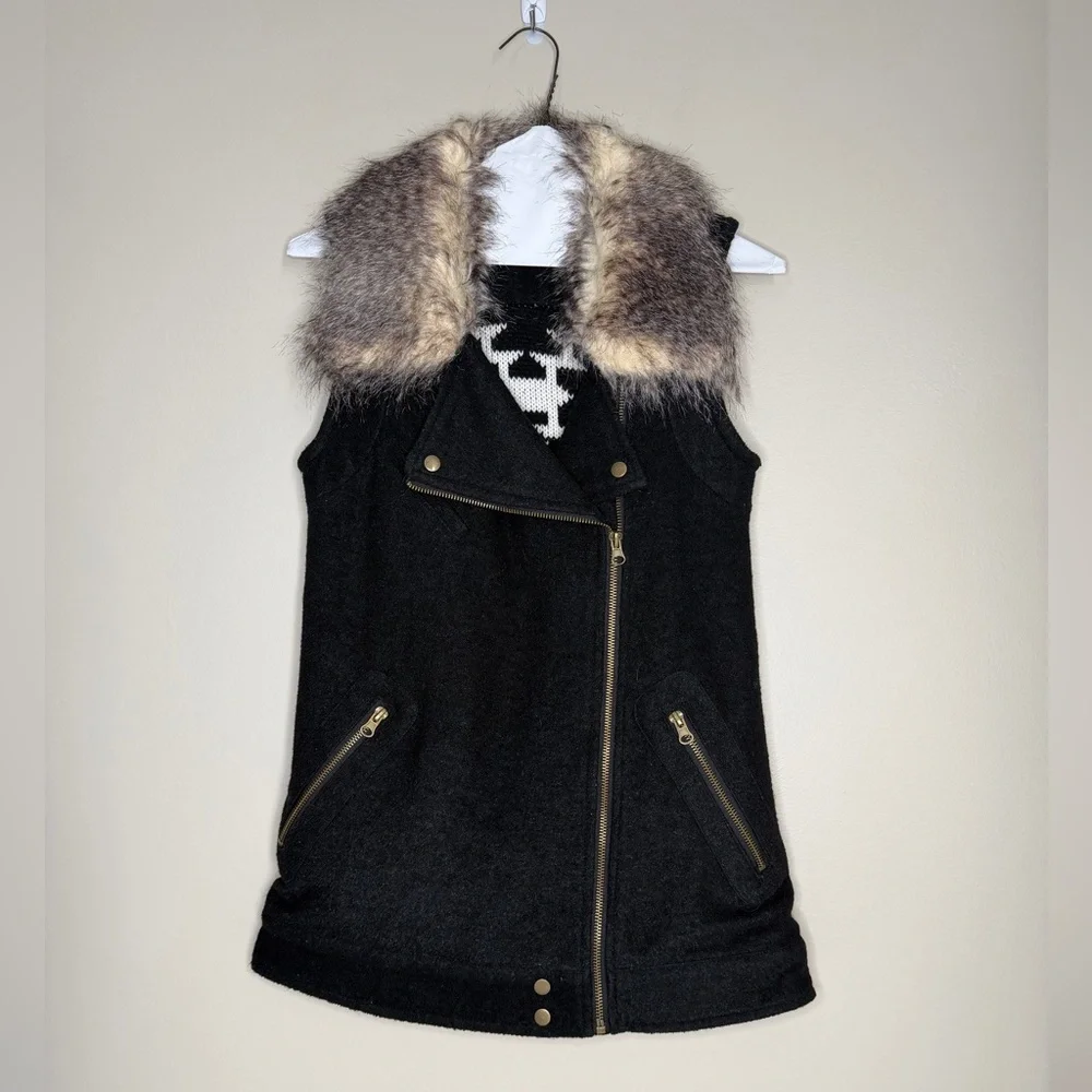 Thread & Supply Black Vest with Faux Fur Trim - Picture 1 of 4
